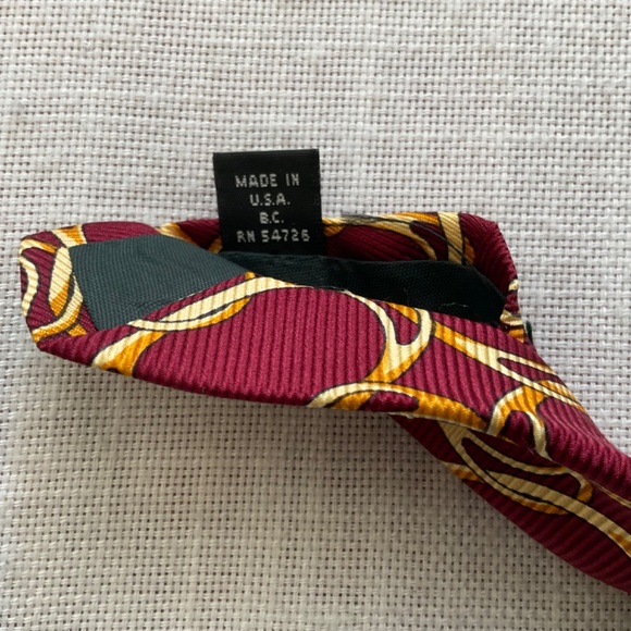 •Tom James Burgundy Gold Geometric Design Silk Tie - Picture 8 of 10